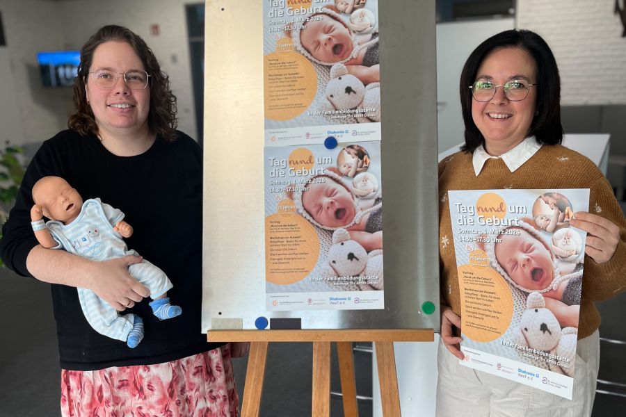 Auf den Tag der Geburt freuen sich Hebamme Wiebke Zimmermann von der Klinik für Geburtshilfe am St. Antonius-Hospital Gronau und Diana Ricker. 