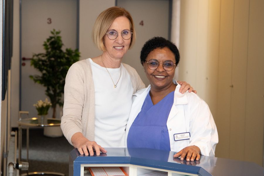 Dr. Ursula Varwick und Senait Berhane führen die gynäkologische Praxis am St. Antonius-Hospital.