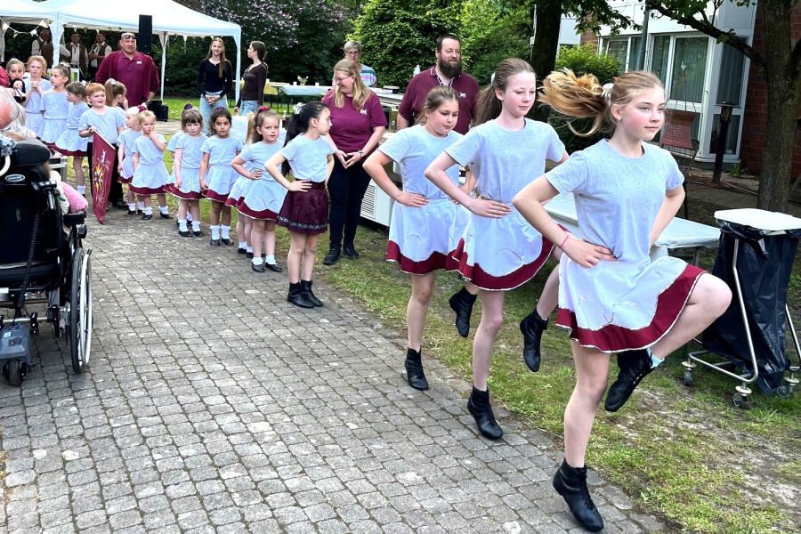 Die Dinkelfunken bei ihrem Auftritt zum 30-jährigen des Antonius-Stiftes. 