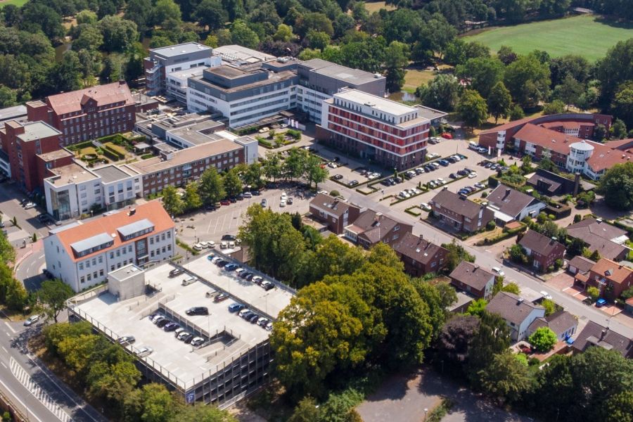 Der Campus vom St. Antonius-Hospital Gronau aus der Luft.
