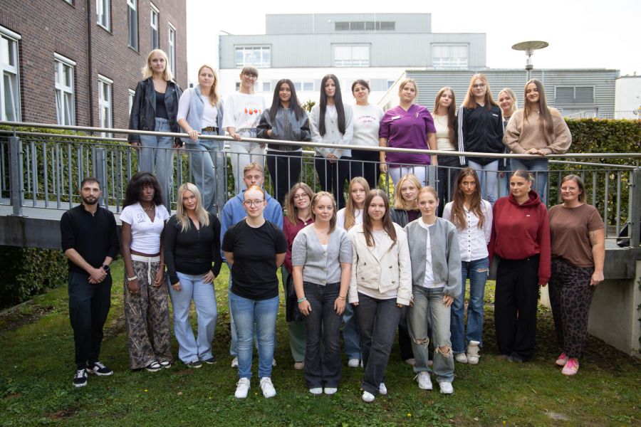 Ein Teil der Auszubildenden, die jetzt in die dreijährige Ausbildung zur Pflegefachkraft gestartet sind.