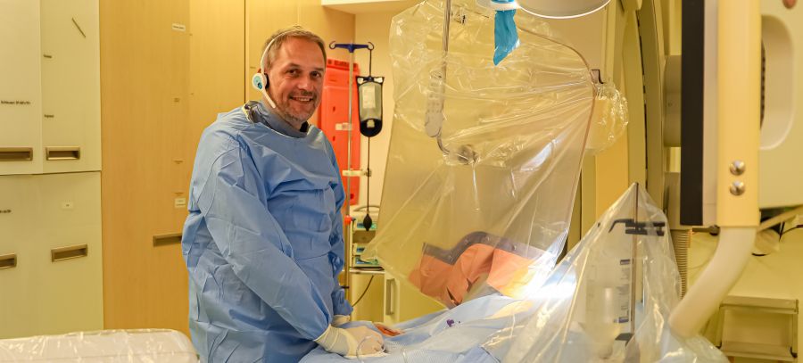 Dr. Alexander Samol im Herzkatheterlabor  Dr. Alexander Samol im Herzkatheterlabor