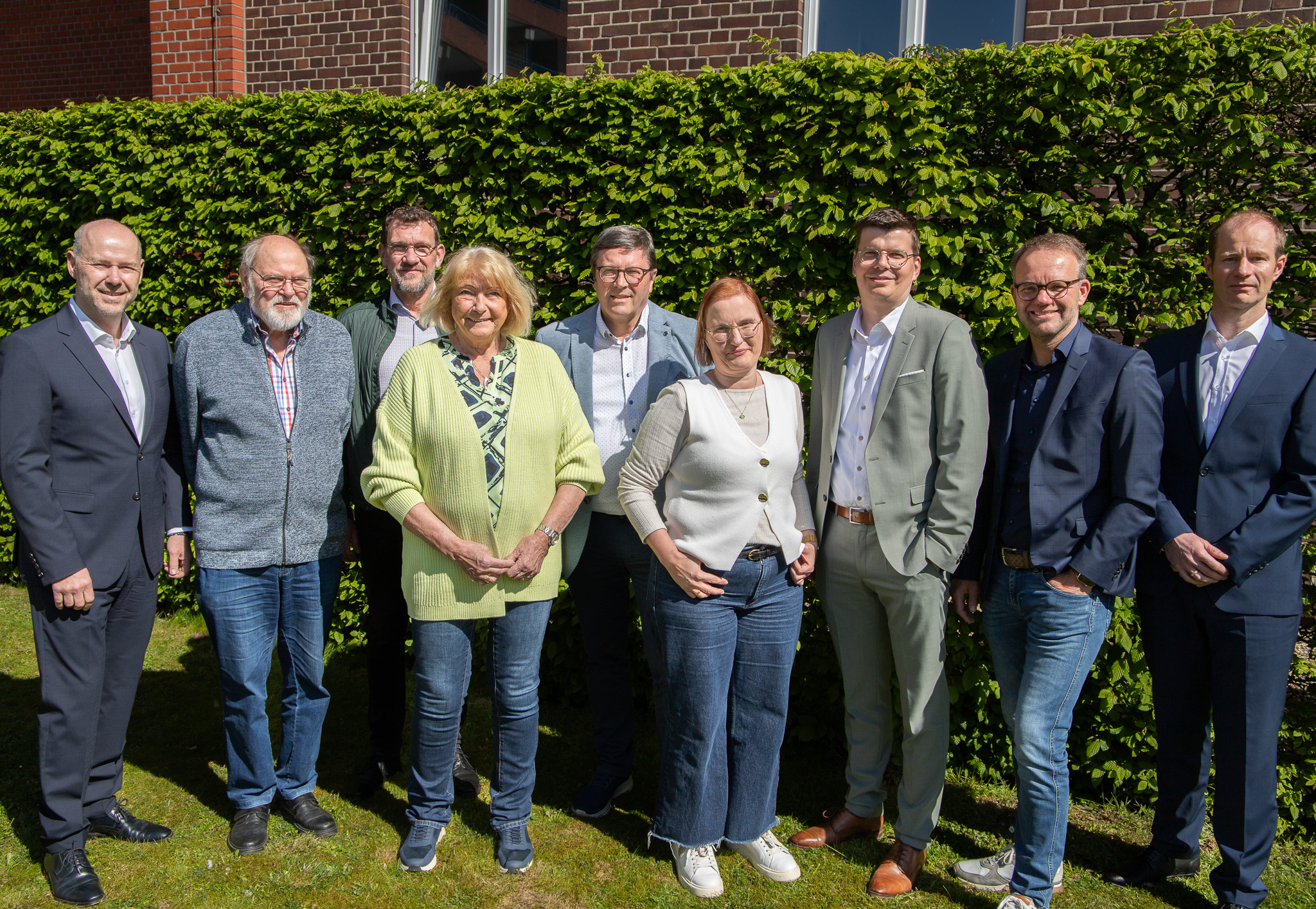 Der neue Aufsichtsrat, eingerahmt von den beiden Geschäftsführern. 