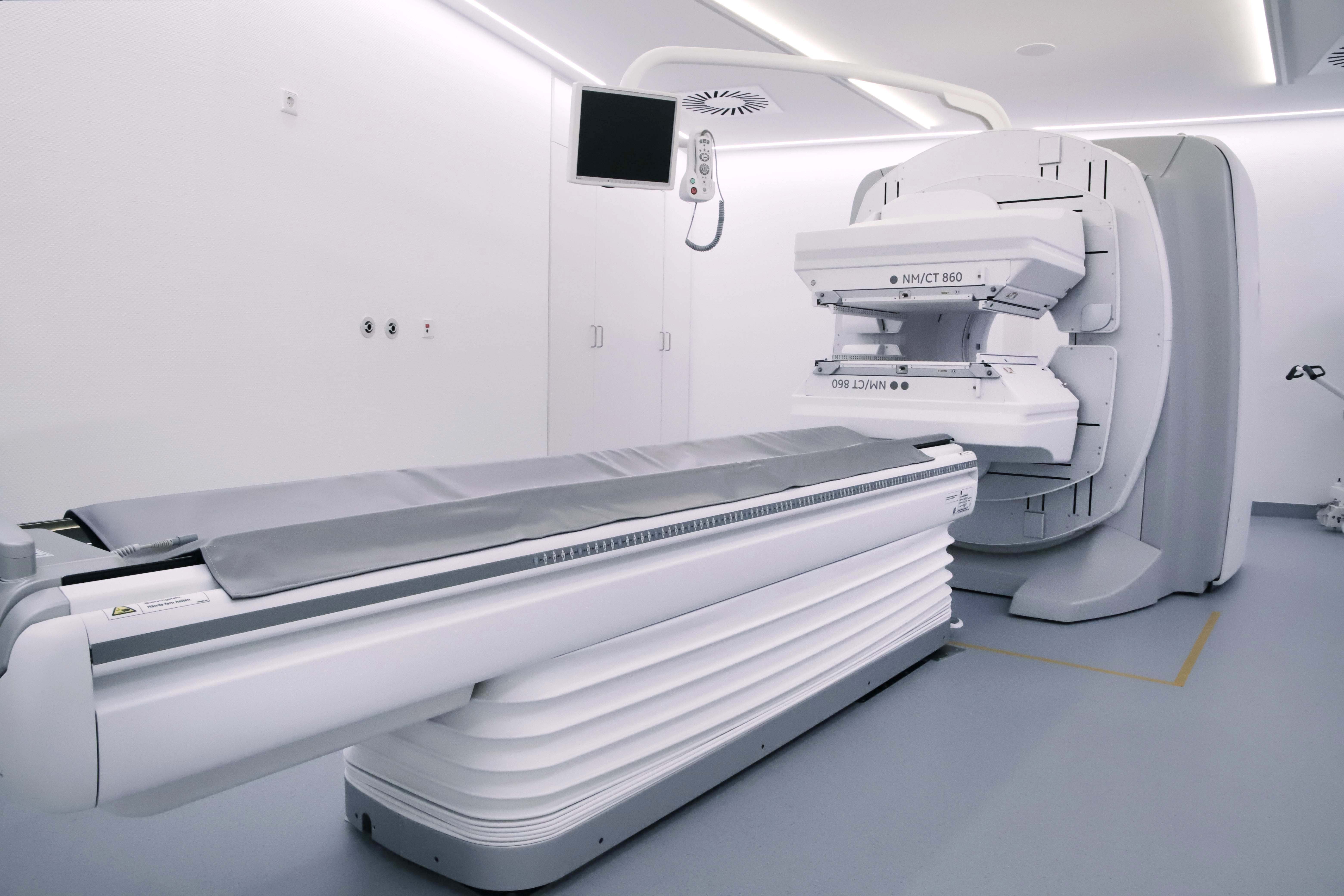 Modernste Spitzentechnologie in der Nuklearmedizin: Mit dem SPECT CT können zum Beispiel Knochenmetastasen nachgewiesen werden. 